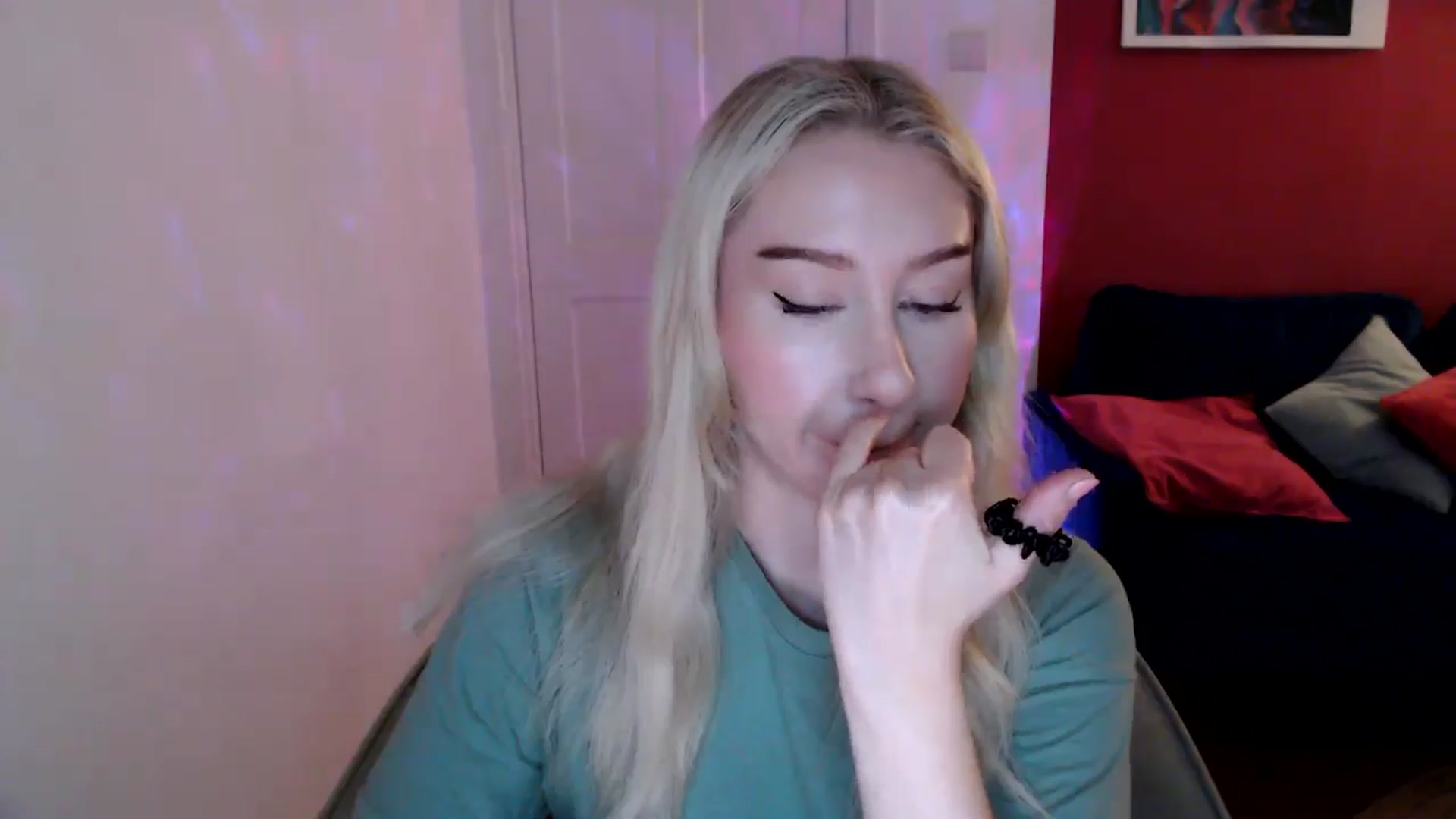 Gallery image thumbnail from PetiteAvax's myfreecams stream on, 12/12/2024, 17:31 image 11 of 20