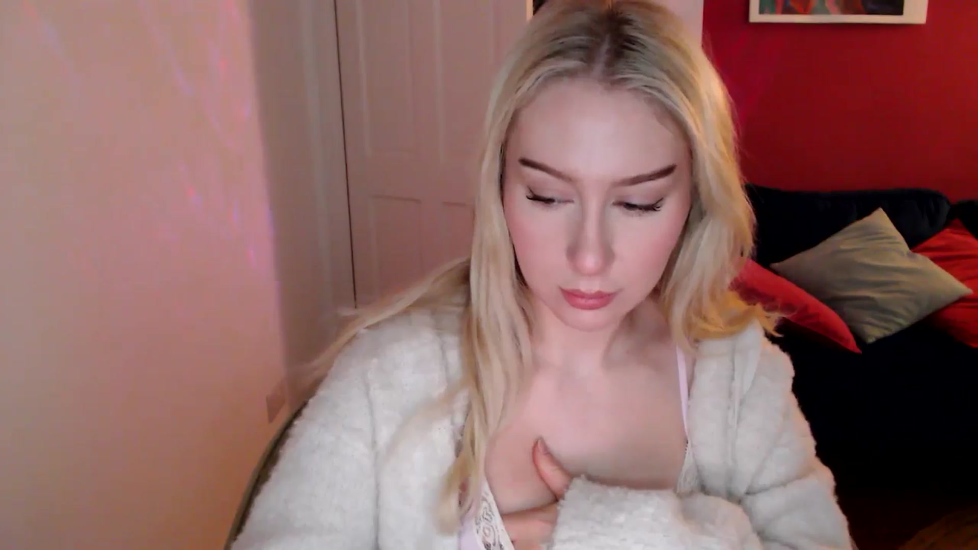 Gallery image thumbnail from PetiteAvax's myfreecams stream on, 12/13/2024, 17:51 image 10 of 20