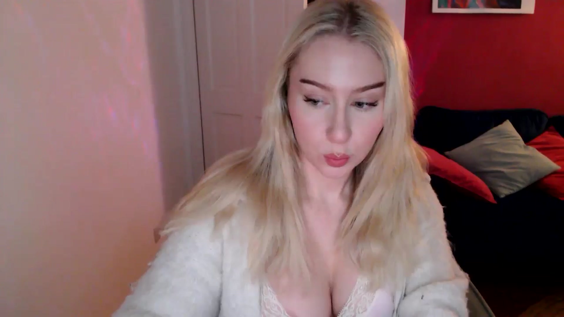 Gallery image thumbnail from PetiteAvax's myfreecams stream on, 12/13/2024, 17:51 image 14 of 20