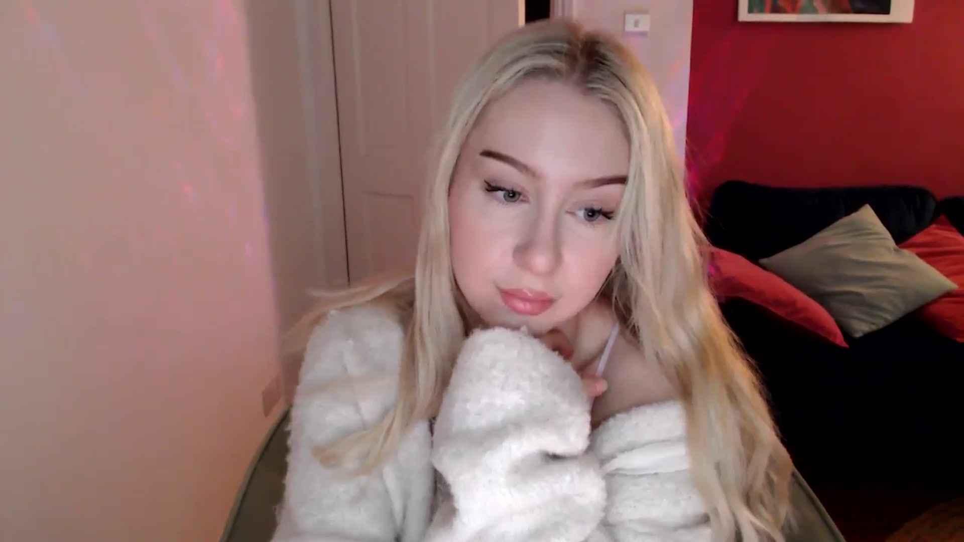 Gallery image thumbnail from PetiteAvax's myfreecams stream on, 12/13/2024, 17:51 image 9 of 20