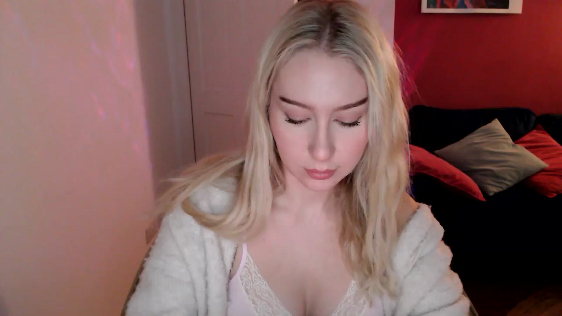 Gallery image thumbnail from PetiteAvax's myfreecams stream on, 12/13/2024, 17:51 image 7 of 20