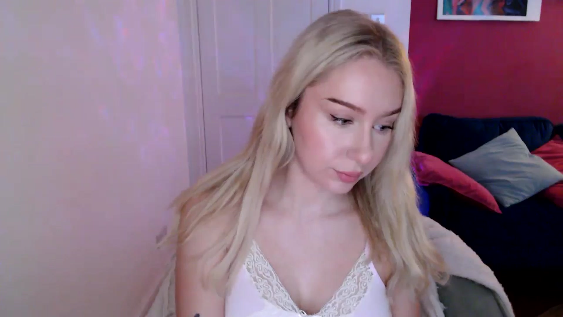 Gallery image thumbnail from PetiteAvax's myfreecams stream on, 12/13/2024, 18:27 image 19 of 20
