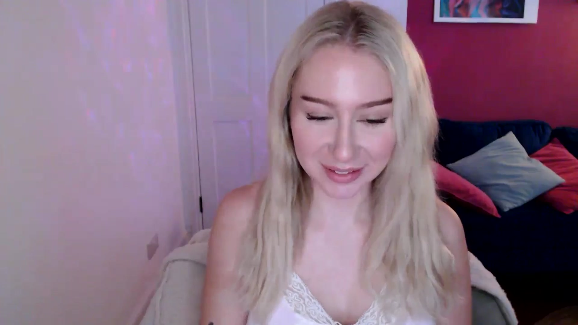 Gallery image thumbnail from PetiteAvax's myfreecams stream on, 12/13/2024, 18:27 image 17 of 20