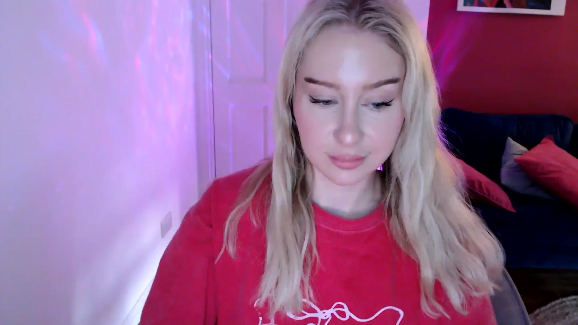 Gallery image thumbnail from PetiteAvax's myfreecams stream on, 12/14/2024, 15:28 image 17 of 20