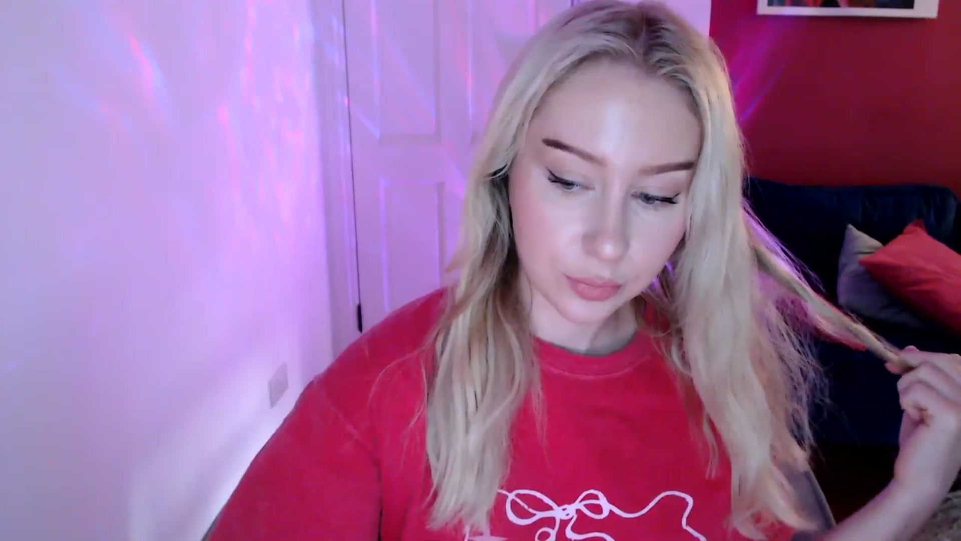 Gallery image thumbnail from PetiteAvax's myfreecams stream on, 12/14/2024, 15:28 image 20 of 20