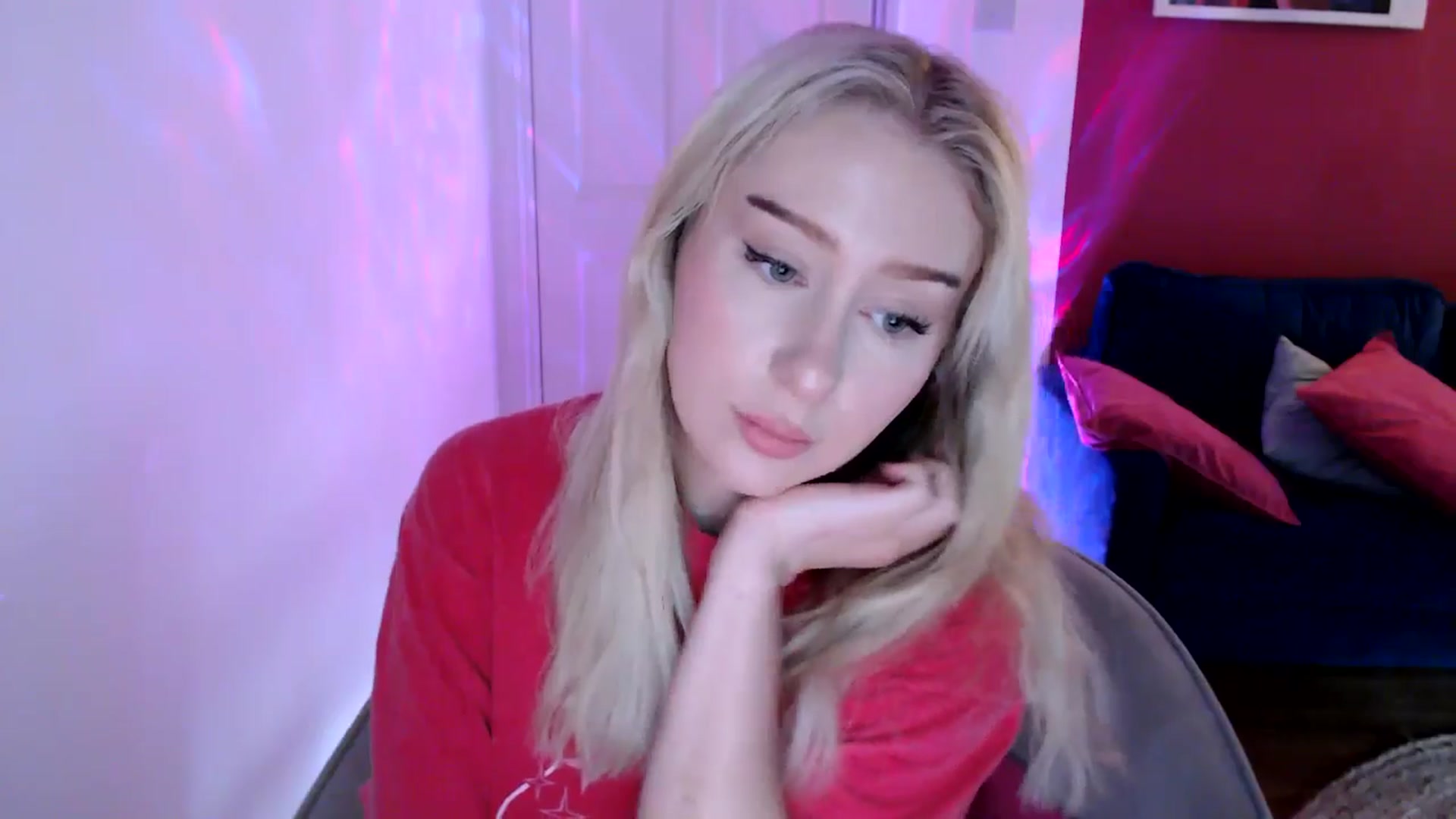 Gallery image thumbnail from PetiteAvax's myfreecams stream on, 12/14/2024, 15:28 image 11 of 20