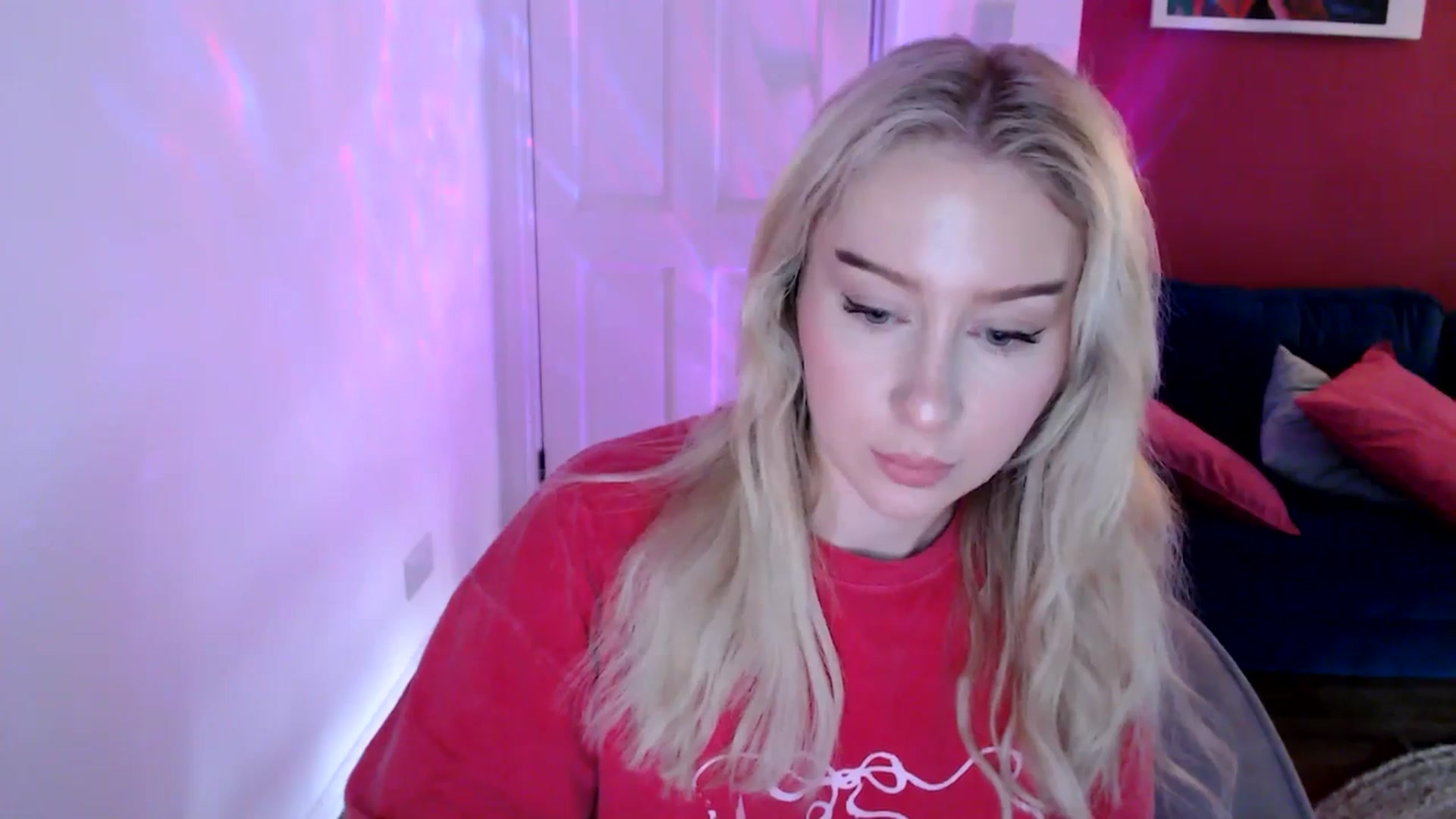 Gallery image thumbnail from PetiteAvax's myfreecams stream on, 12/14/2024, 15:28 image 13 of 20