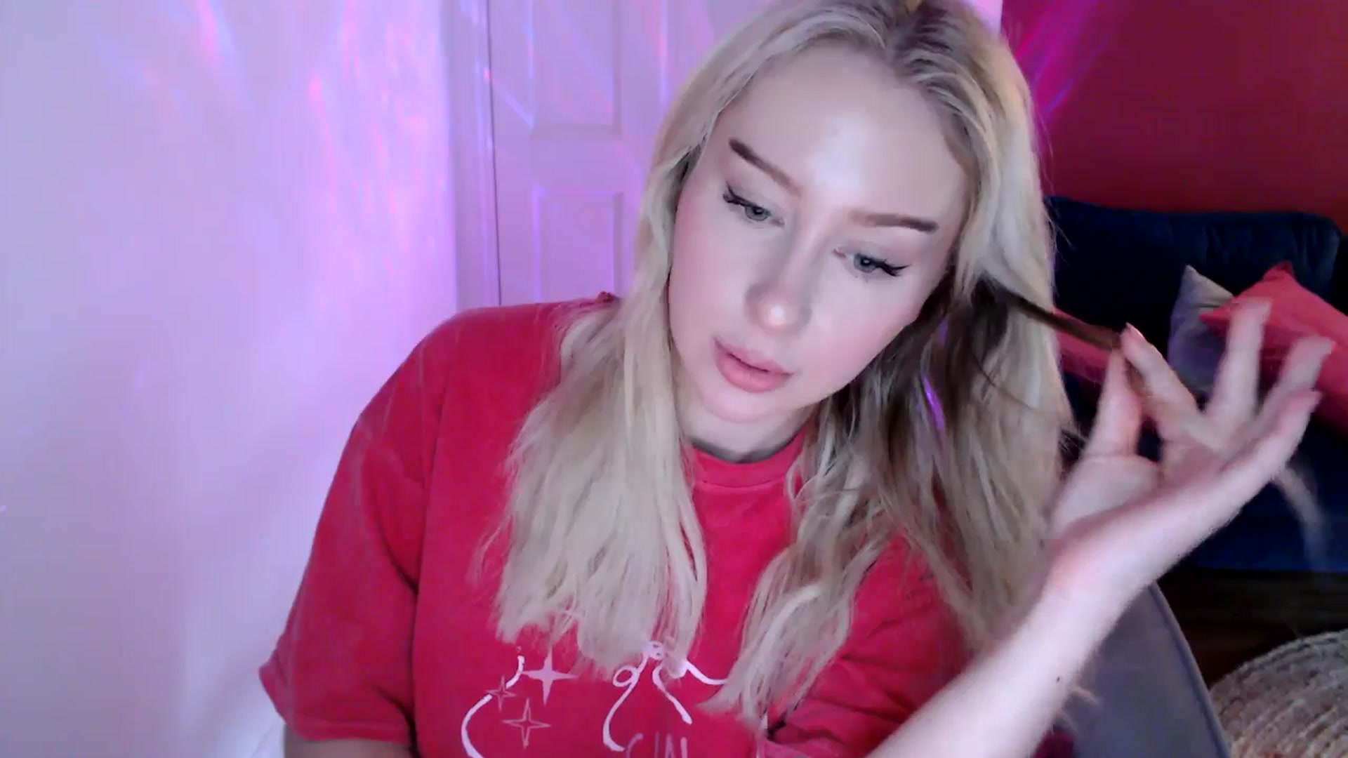 Gallery image thumbnail from PetiteAvax's myfreecams stream on, 12/14/2024, 15:28 image 12 of 20