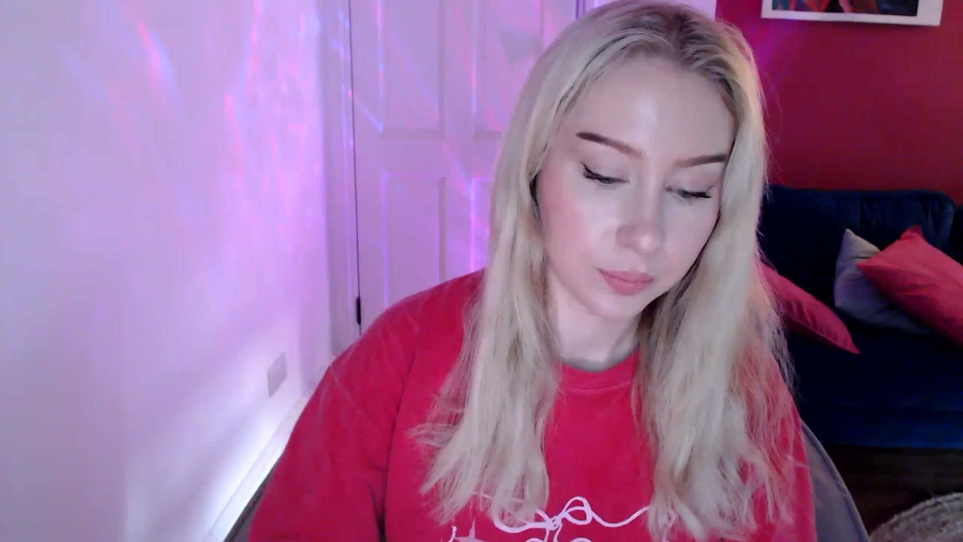 Gallery image thumbnail from PetiteAvax's myfreecams stream on, 12/14/2024, 15:28 image 15 of 20