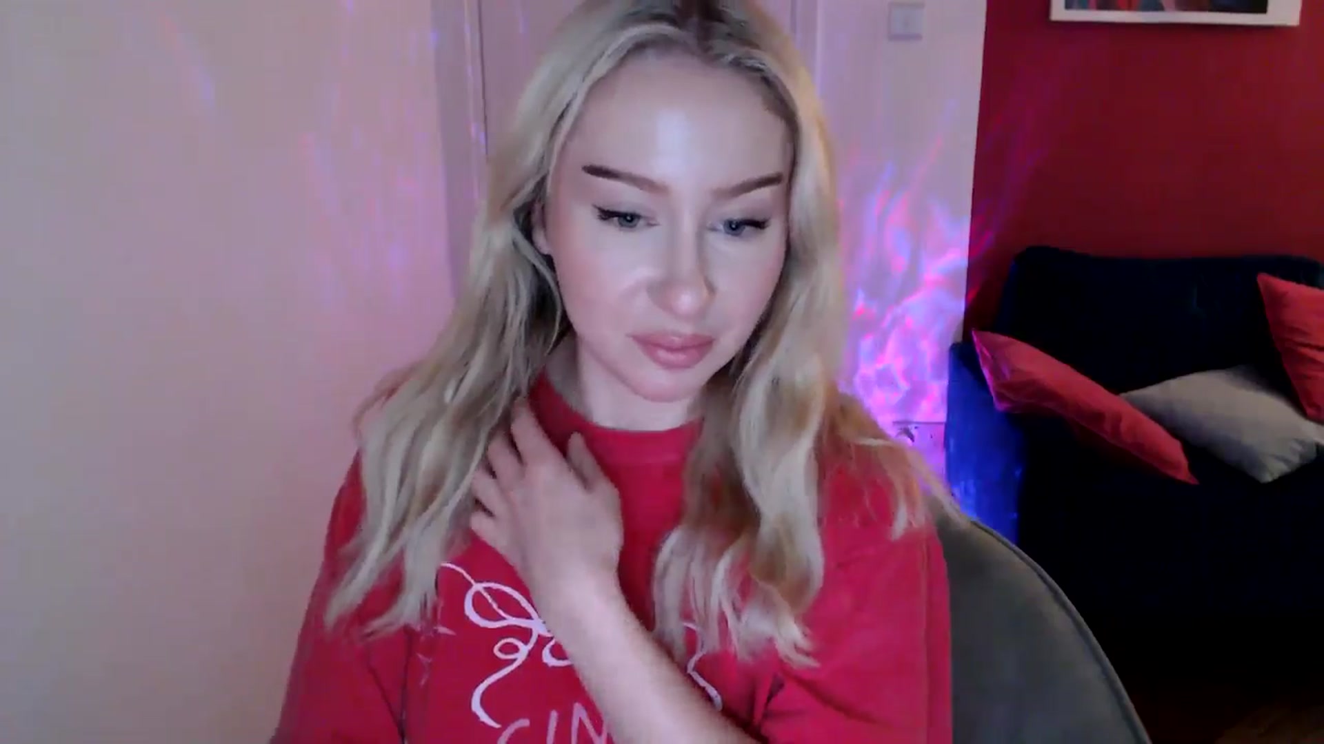 Gallery image thumbnail from PetiteAvax's myfreecams stream on, 12/14/2024, 18:21 image 3 of 20