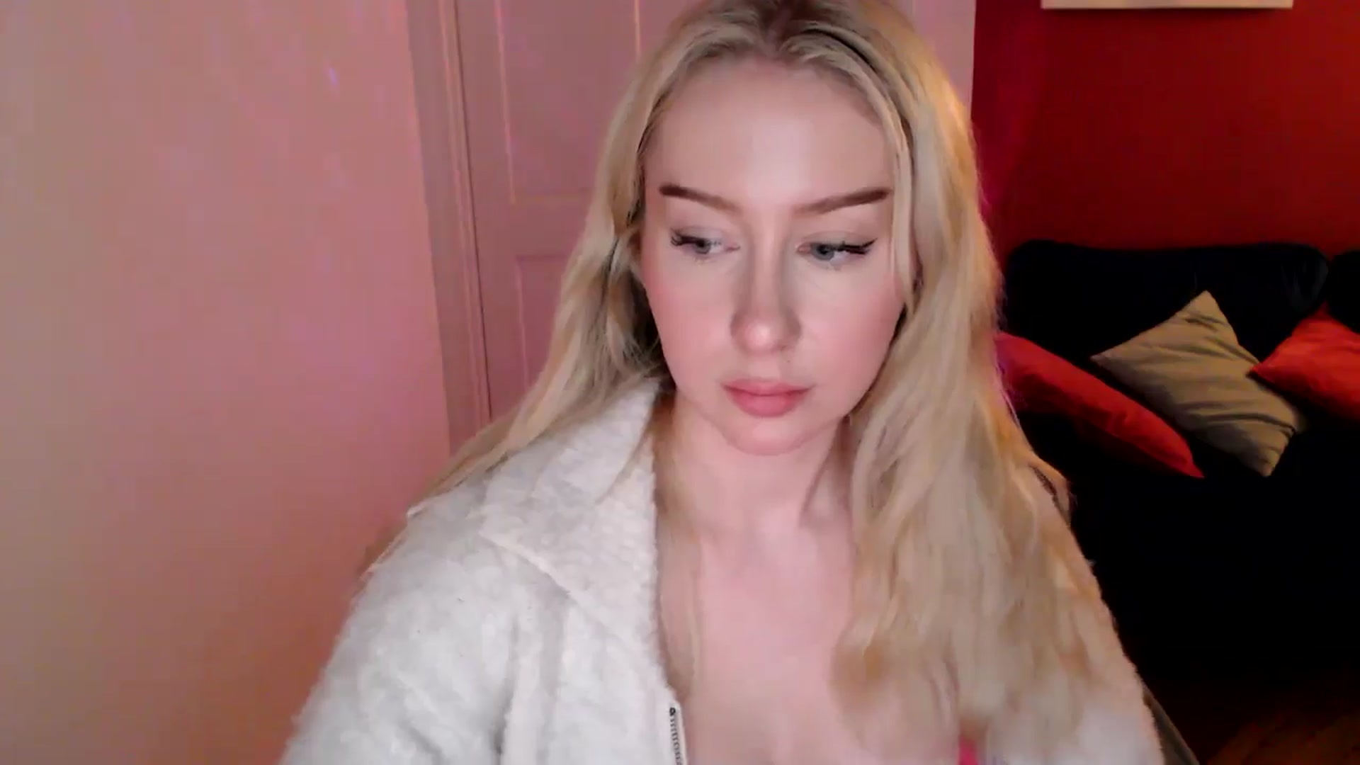 Gallery image thumbnail from PetiteAvax's myfreecams stream on, 12/14/2024, 20:06 image 19 of 20