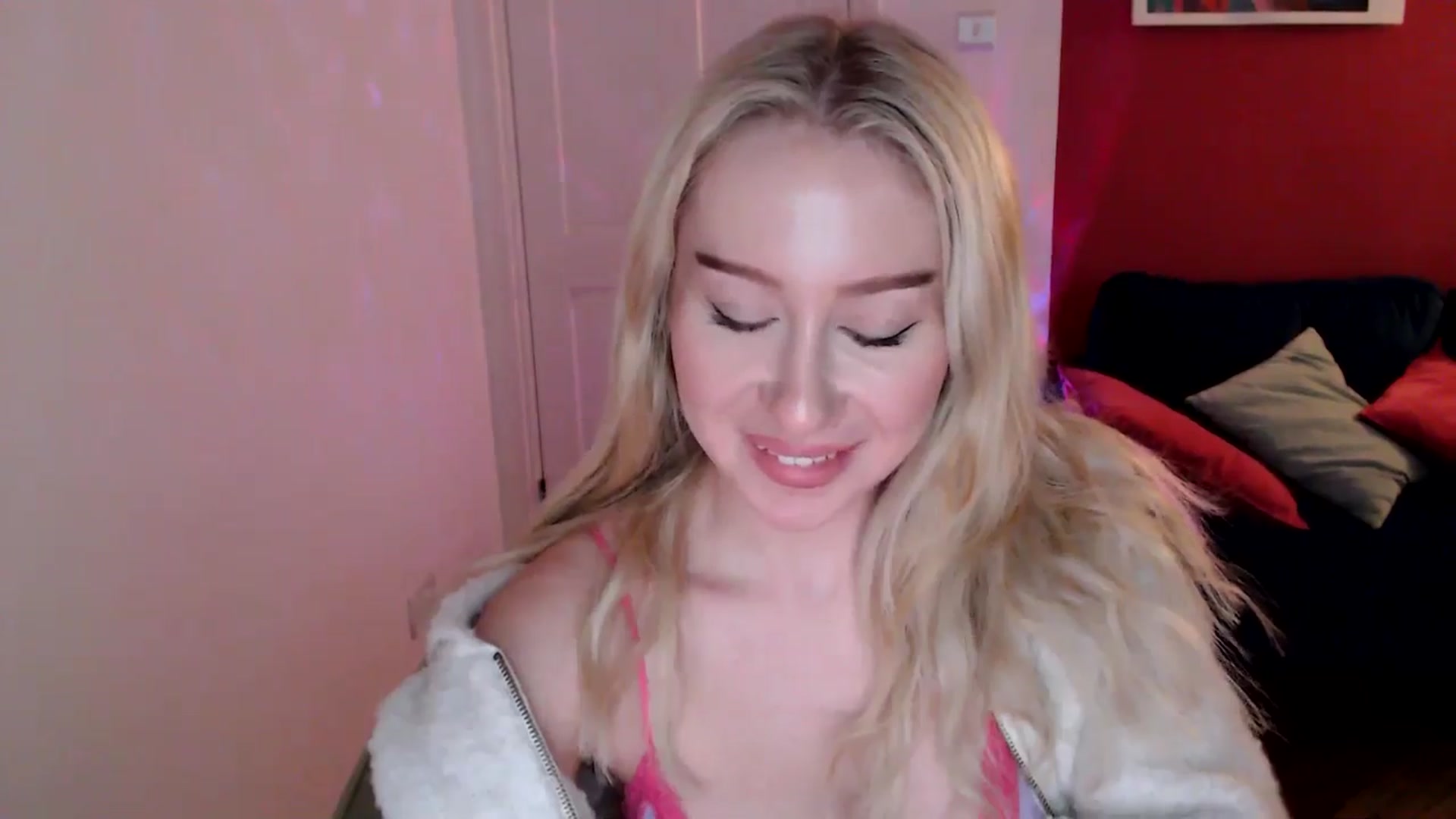 Gallery image thumbnail from PetiteAvax's myfreecams stream on, 12/14/2024, 20:06 image 14 of 20
