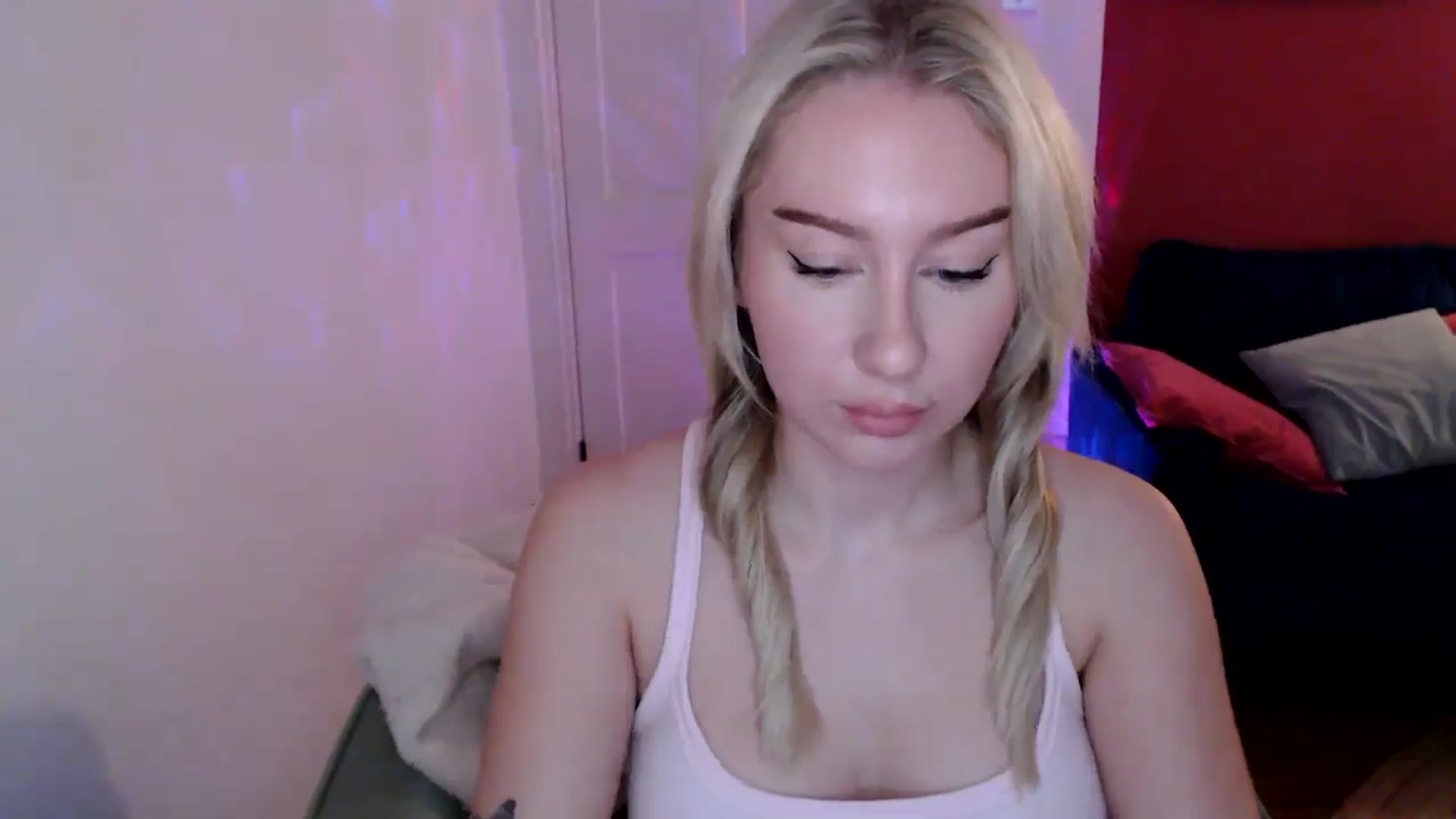 Gallery image thumbnail from PetiteAvax's myfreecams stream on, 12/15/2024, 18:30 image 14 of 20