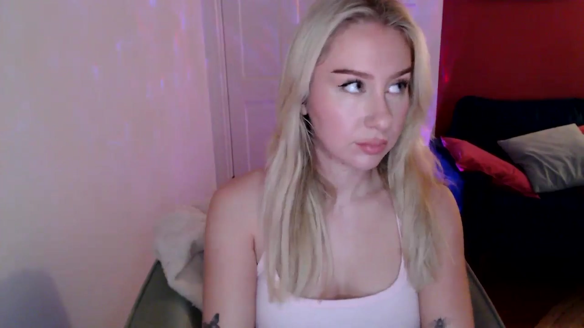 Gallery image thumbnail from PetiteAvax's myfreecams stream on, 12/15/2024, 18:30 image 11 of 20
