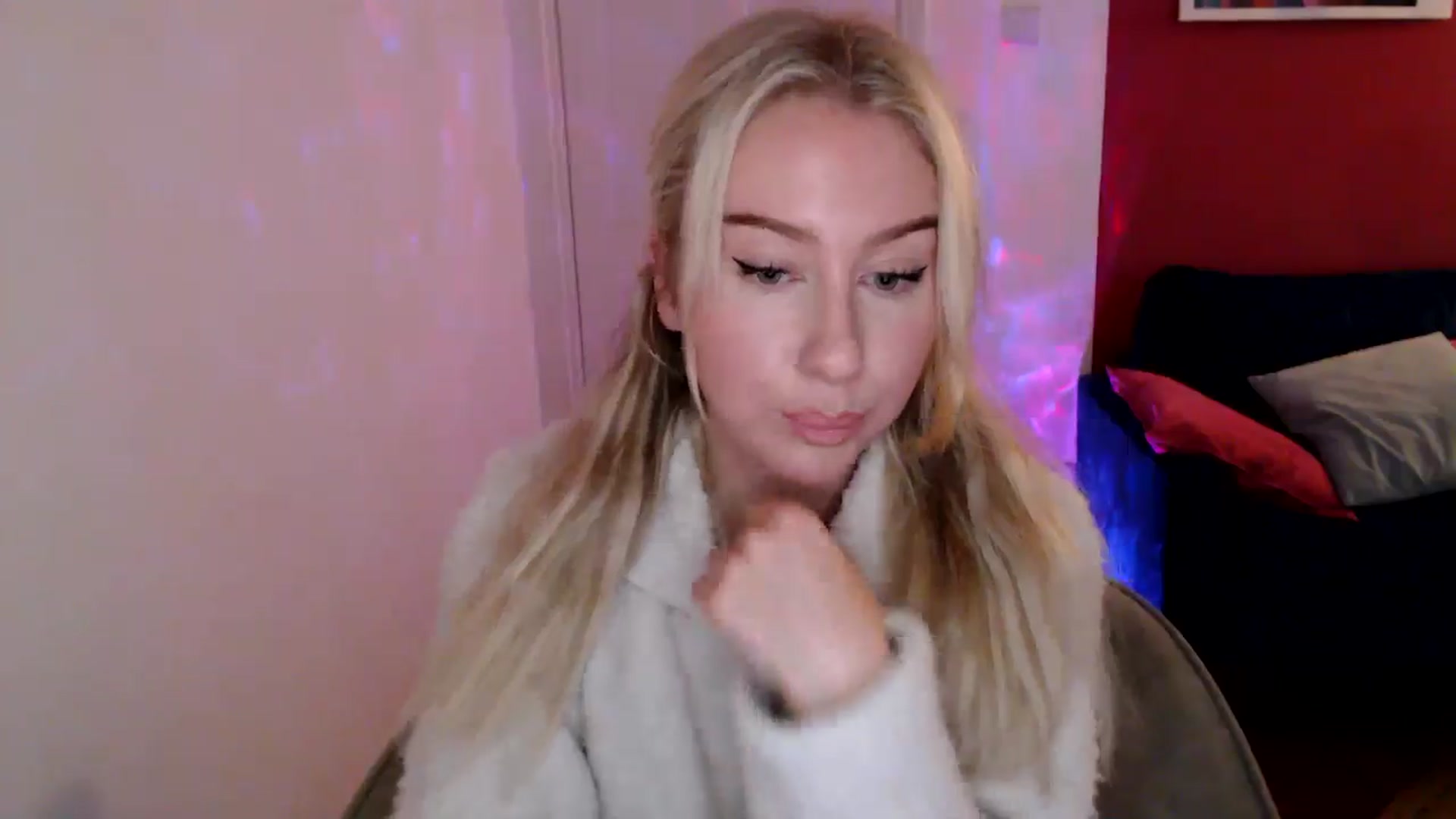 Gallery image thumbnail from PetiteAvax's myfreecams stream on, 12/15/2024, 19:36 image 13 of 20