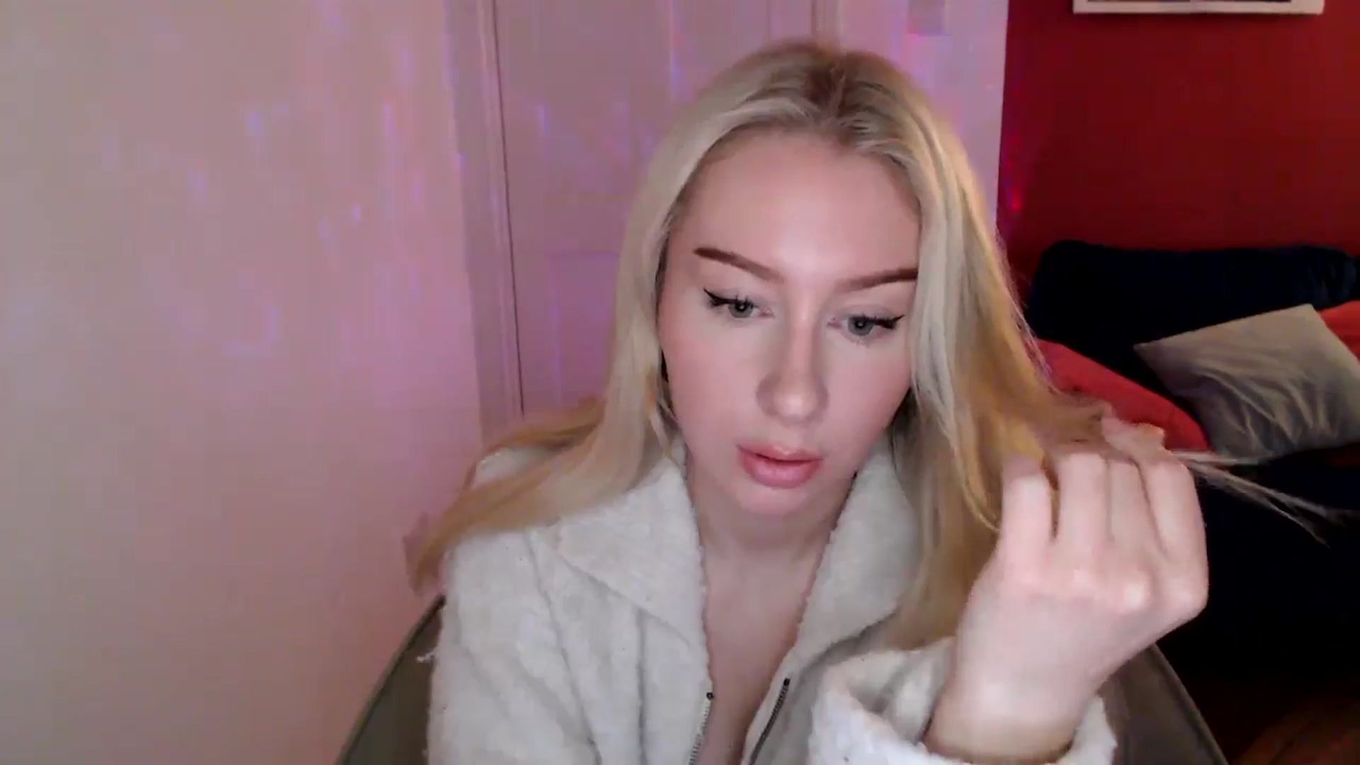 Gallery image thumbnail from PetiteAvax's myfreecams stream on, 12/15/2024, 19:36 image 20 of 20