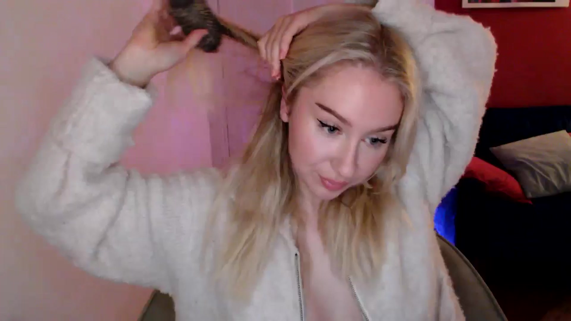 Gallery image thumbnail from PetiteAvax's myfreecams stream on, 12/15/2024, 19:36 image 12 of 20