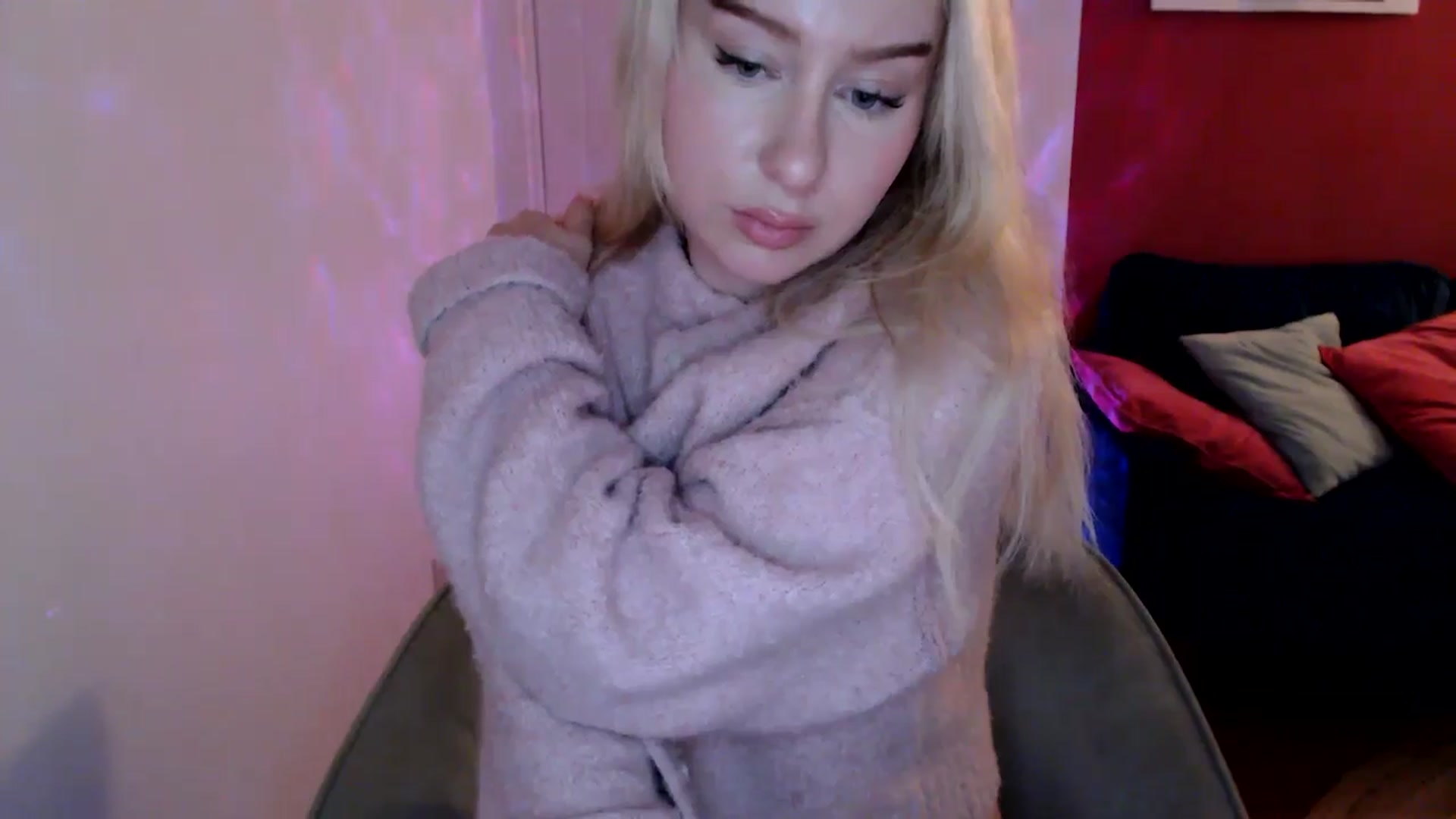 Gallery image thumbnail from PetiteAvax's myfreecams stream on, 12/16/2024, 20:18 image 16 of 20