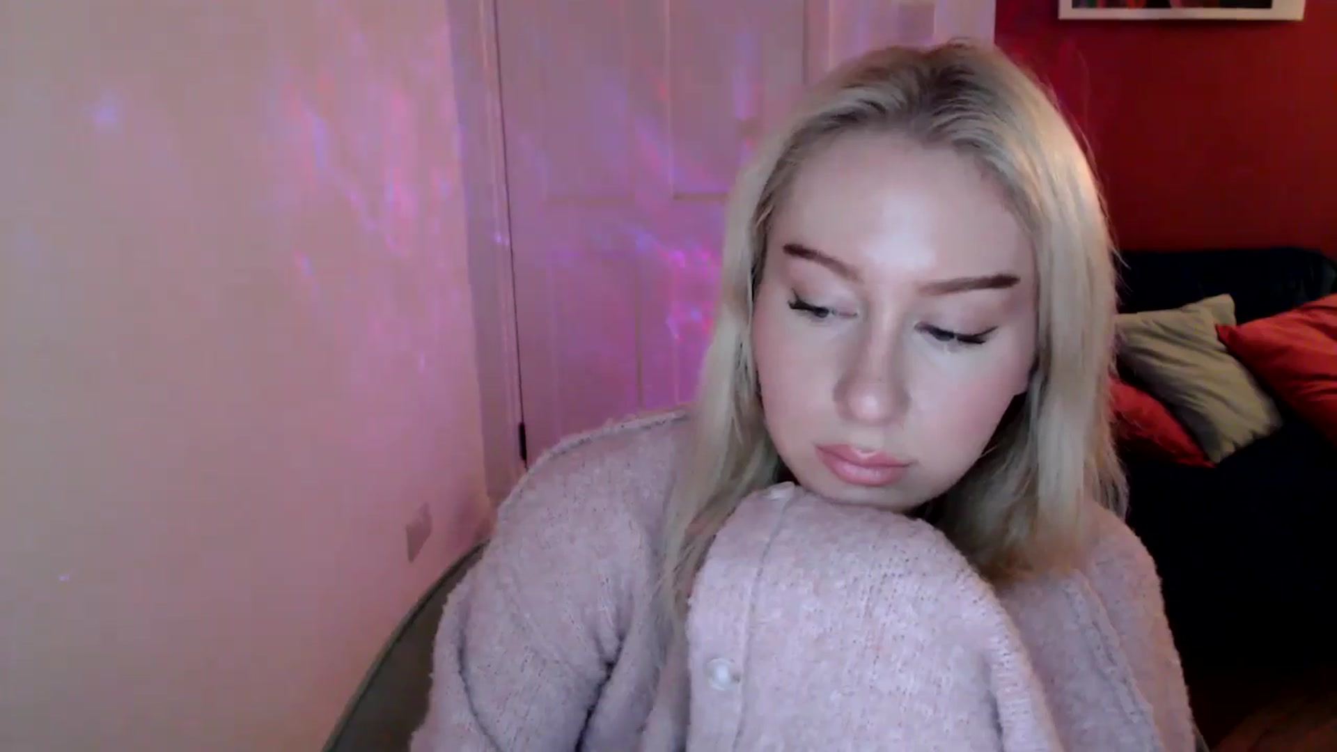 Gallery image thumbnail from PetiteAvax's myfreecams stream on, 12/16/2024, 20:18 image 8 of 20