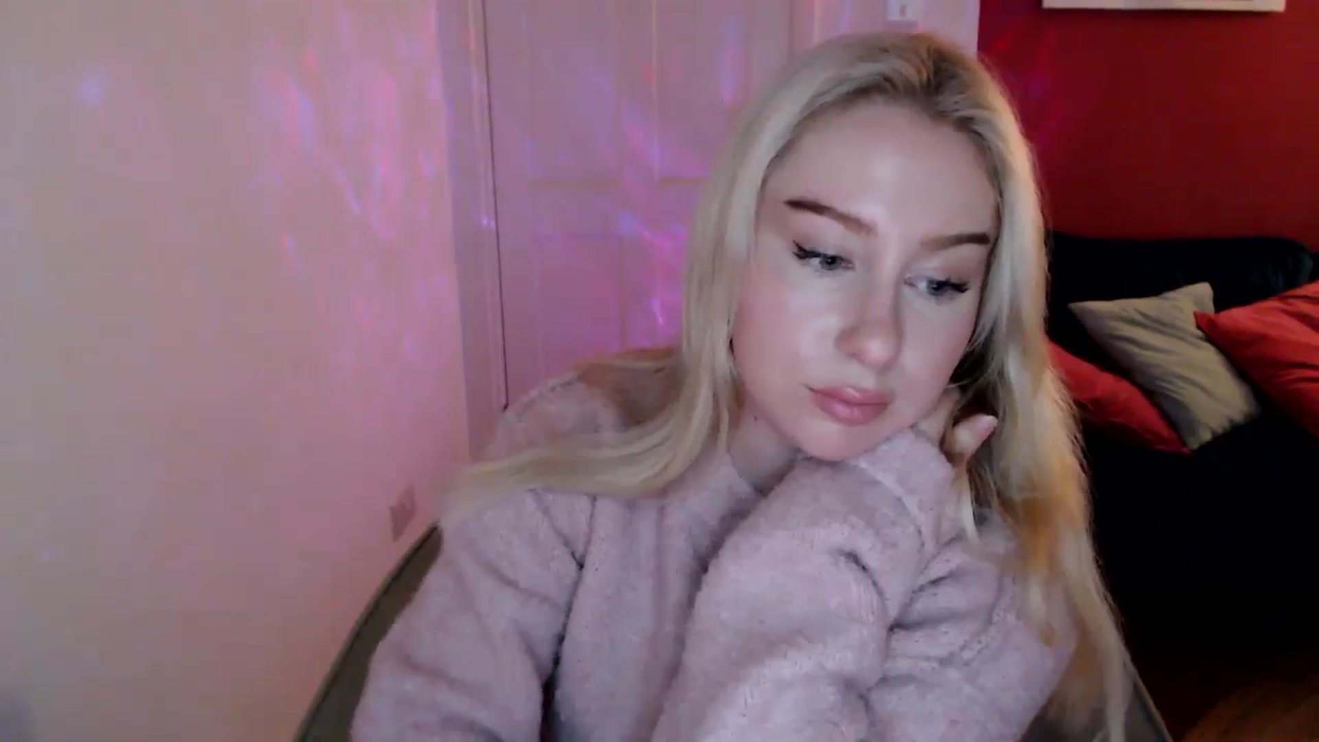Gallery image thumbnail from PetiteAvax's myfreecams stream on, 12/16/2024, 20:18 image 15 of 20
