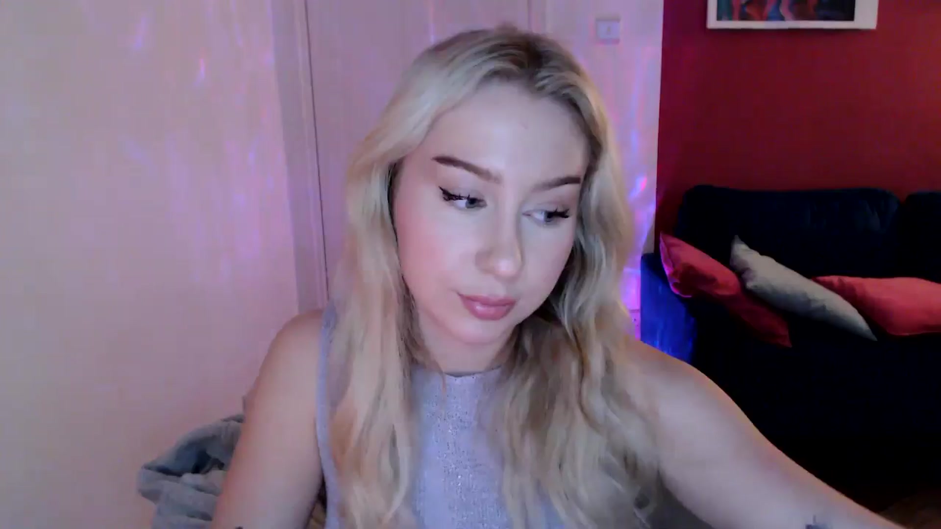 Gallery image thumbnail from PetiteAvax's myfreecams stream on, 12/19/2024, 22:10 image 18 of 20