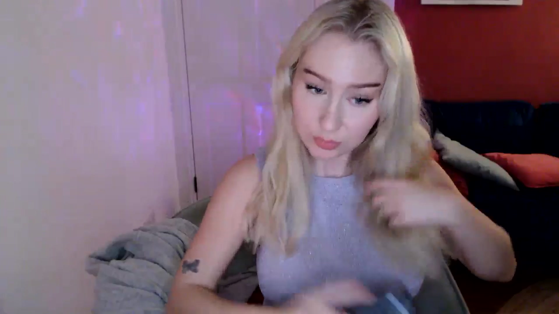 Gallery image thumbnail from PetiteAvax's myfreecams stream on, 12/19/2024, 22:10 image 16 of 20