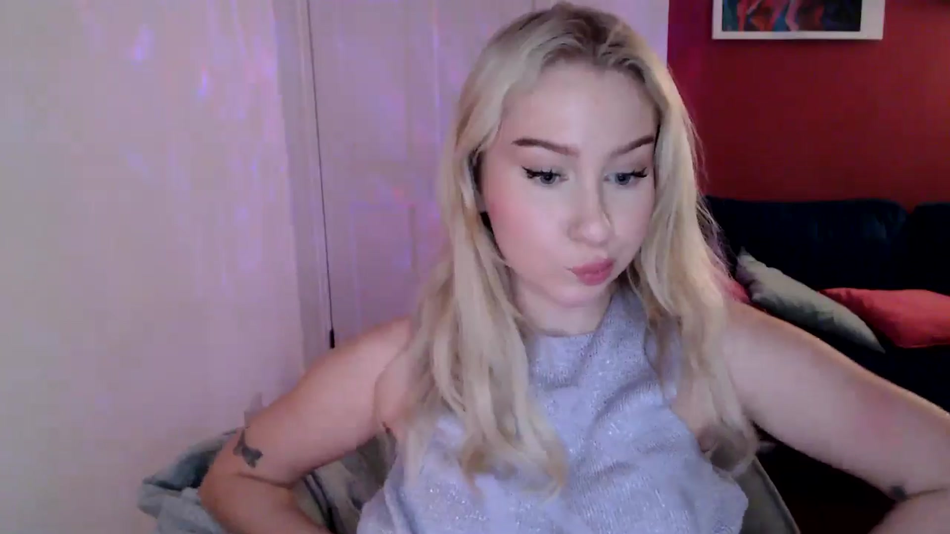 Gallery image thumbnail from PetiteAvax's myfreecams stream on, 12/19/2024, 22:10 image 17 of 20