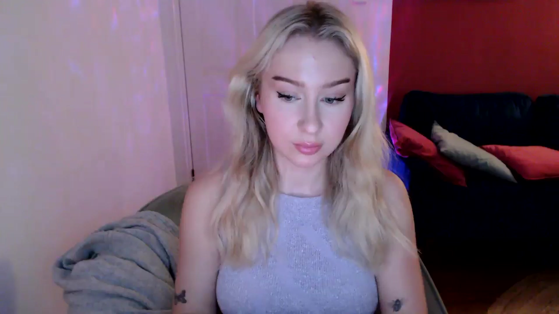 Gallery image thumbnail from PetiteAvax's myfreecams stream on, 12/19/2024, 22:10 image 20 of 20