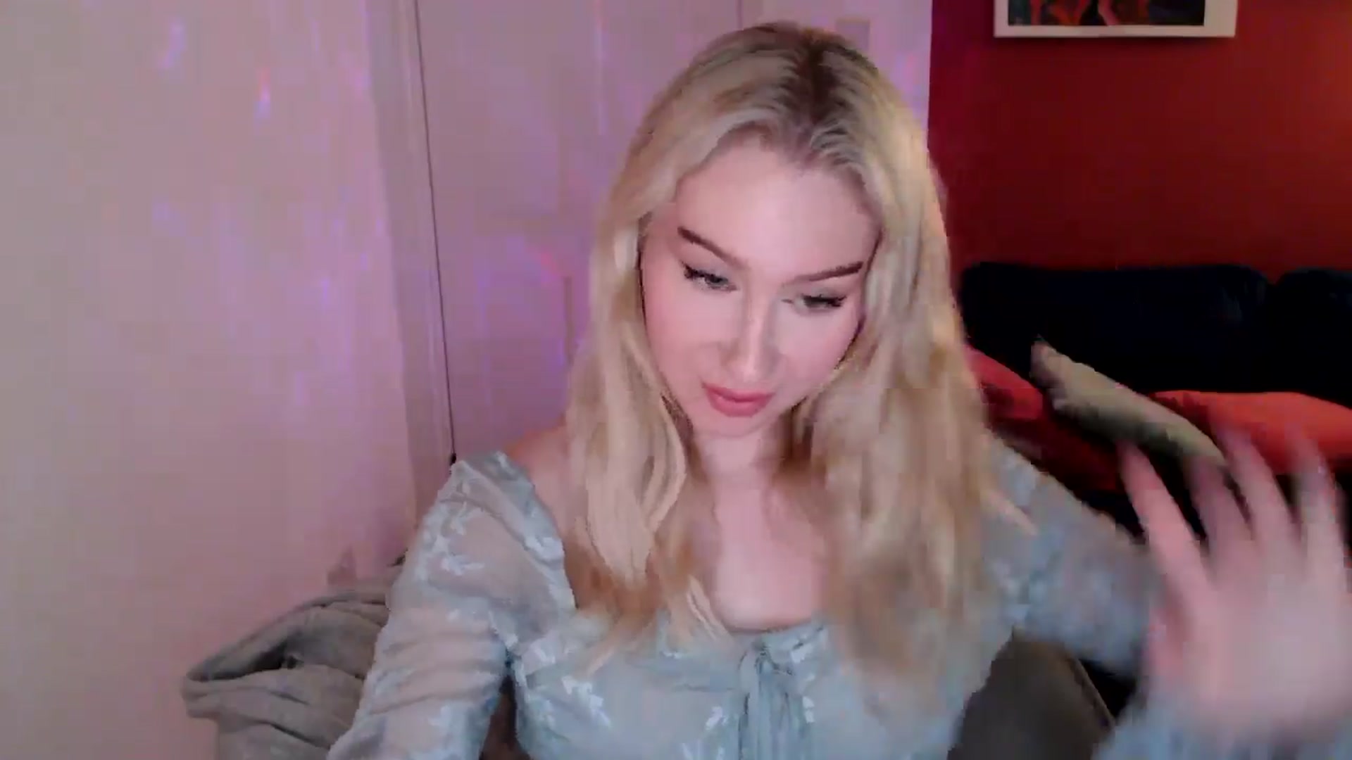 Gallery image thumbnail from PetiteAvax's myfreecams stream on, 12/19/2024, 22:10 image 9 of 20