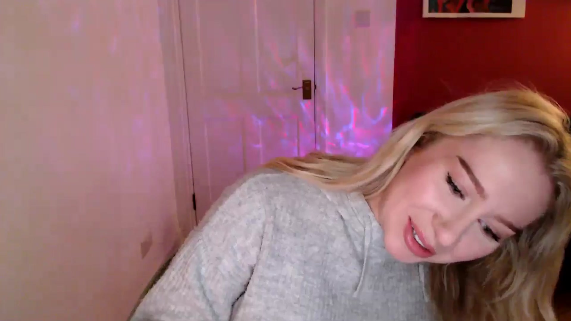 Gallery image thumbnail from PetiteAvax's myfreecams stream on, 12/19/2024, 22:10 image 5 of 20