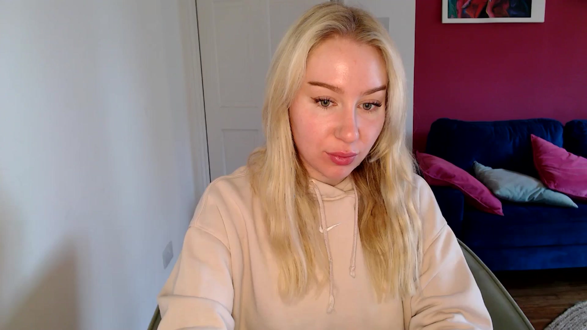 Gallery image thumbnail from PetiteAvax's myfreecams stream on, 12/20/2024, 11:29 image 12 of 20