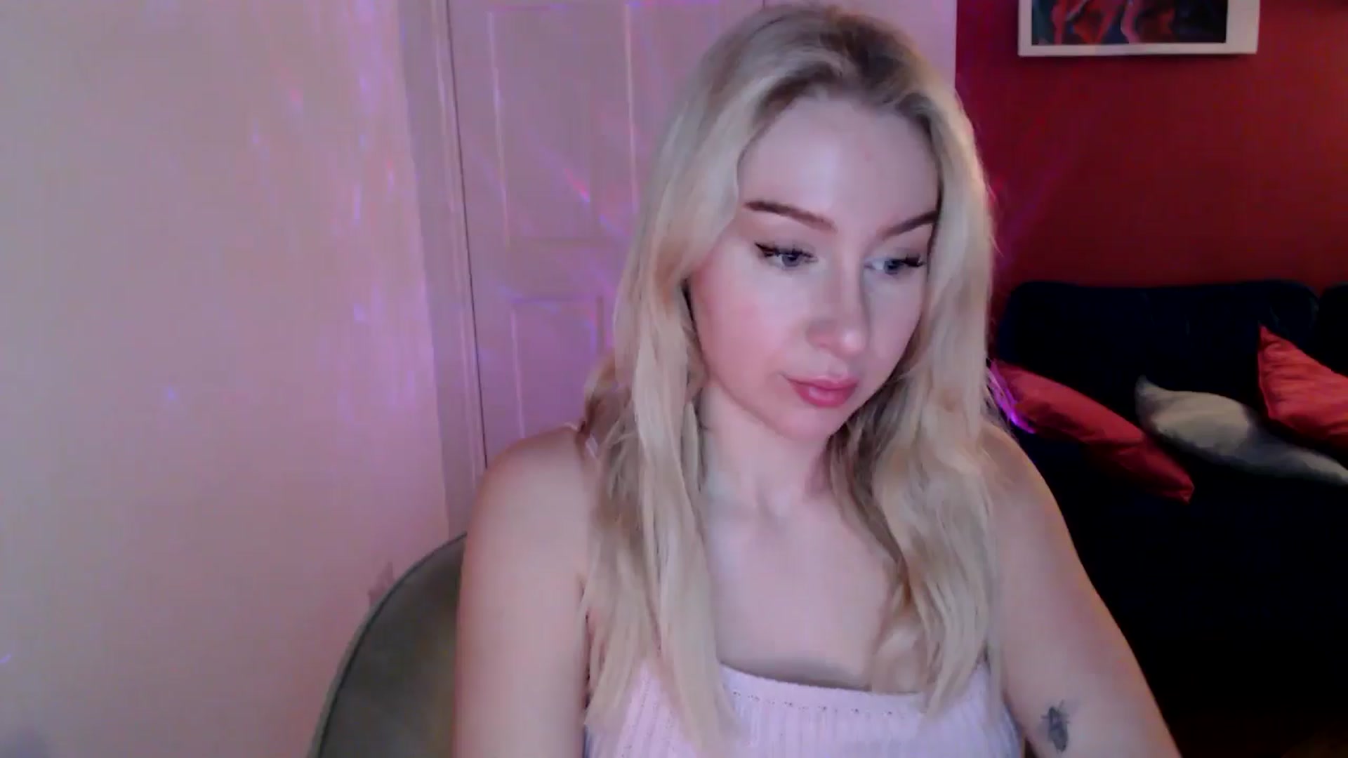 Gallery image thumbnail from PetiteAvax's myfreecams stream on, 12/20/2024, 20:44 image 1 of 20