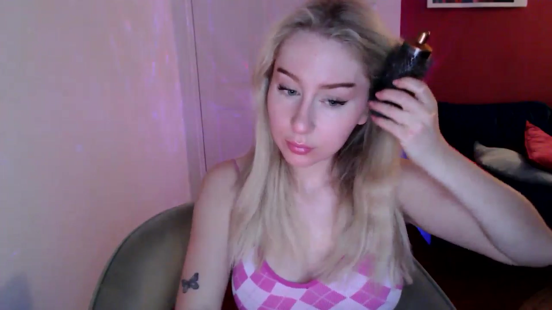 Gallery image thumbnail from PetiteAvax's myfreecams stream on, 12/20/2024, 20:44 image 8 of 20