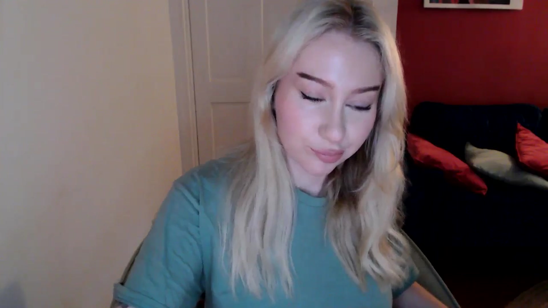 Gallery image thumbnail from PetiteAvax's myfreecams stream on, 12/21/2024, 10:24 image 11 of 20