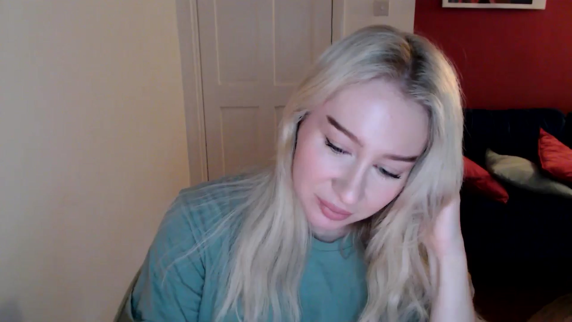 Gallery image thumbnail from PetiteAvax's myfreecams stream on, 12/21/2024, 10:24 image 10 of 20