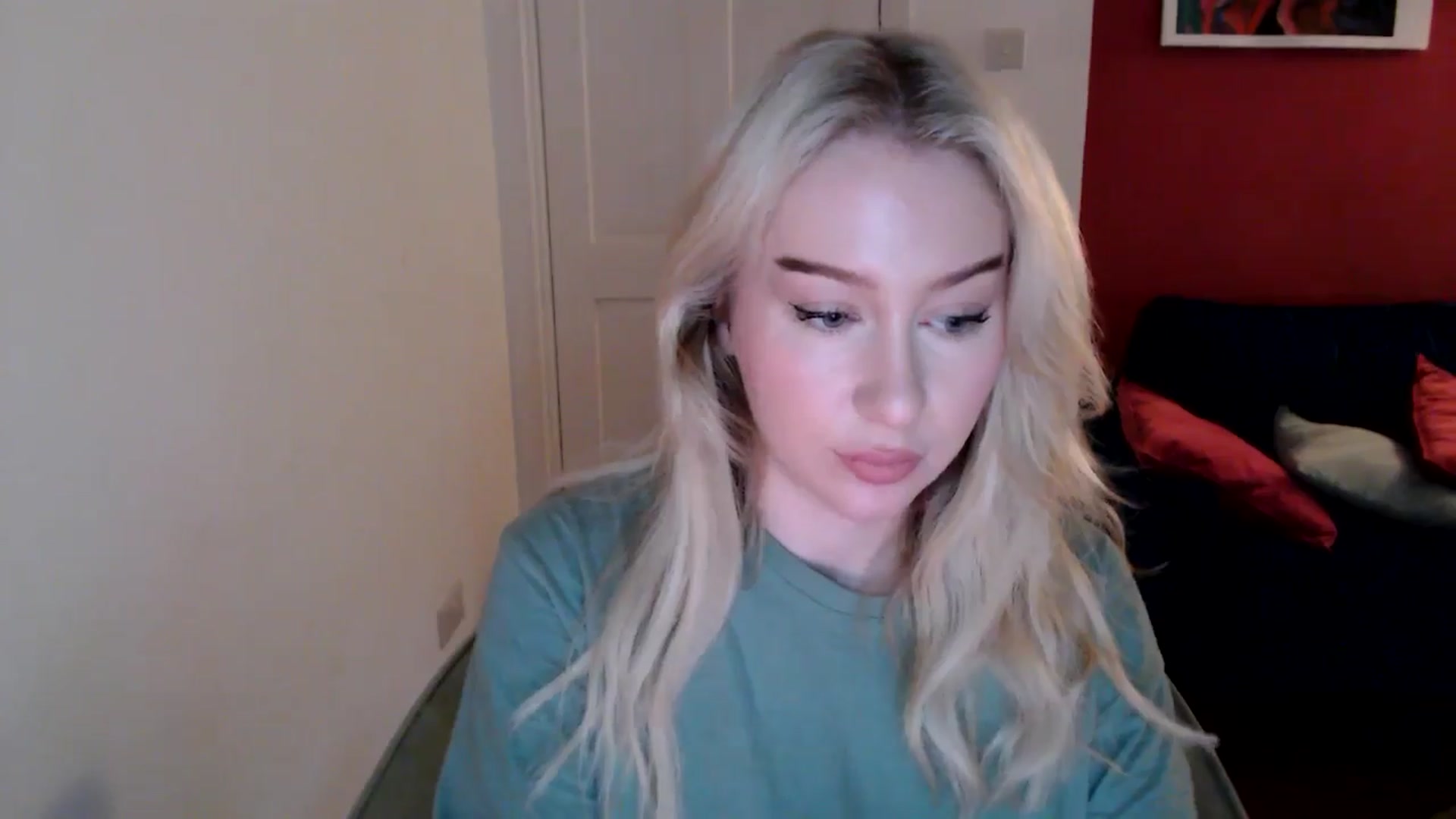 Gallery image thumbnail from PetiteAvax's myfreecams stream on, 12/21/2024, 10:24 image 14 of 20