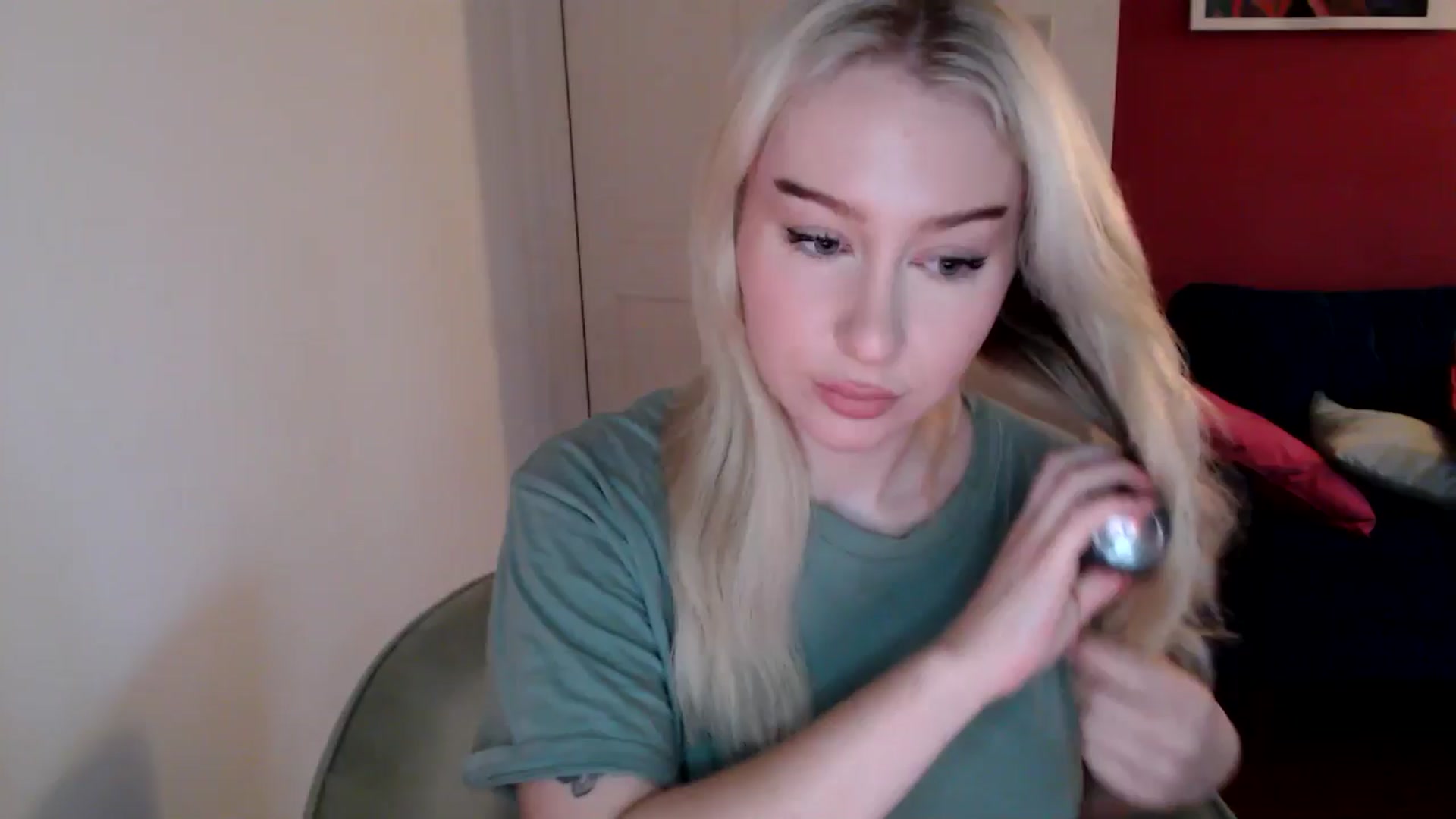 Gallery image thumbnail from PetiteAvax's myfreecams stream on, 12/21/2024, 10:24 image 1 of 20