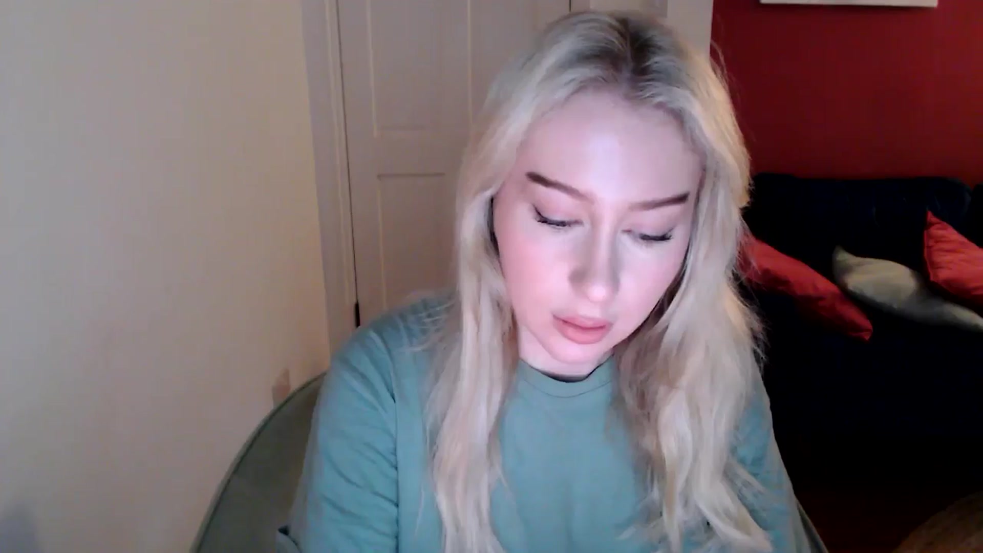 Gallery image thumbnail from PetiteAvax's myfreecams stream on, 12/21/2024, 10:24 image 9 of 20