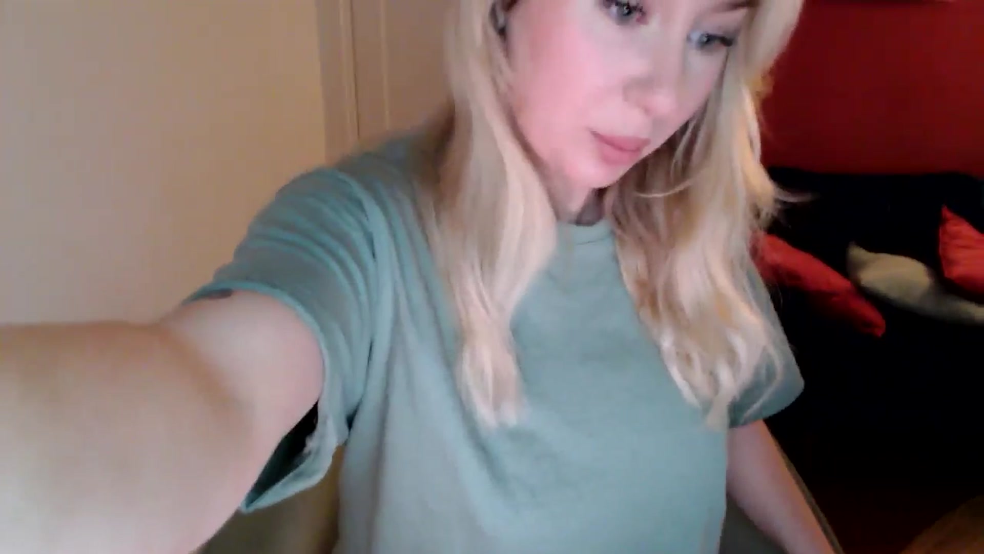 Gallery image thumbnail from PetiteAvax's myfreecams stream on, 12/21/2024, 10:24 image 7 of 20