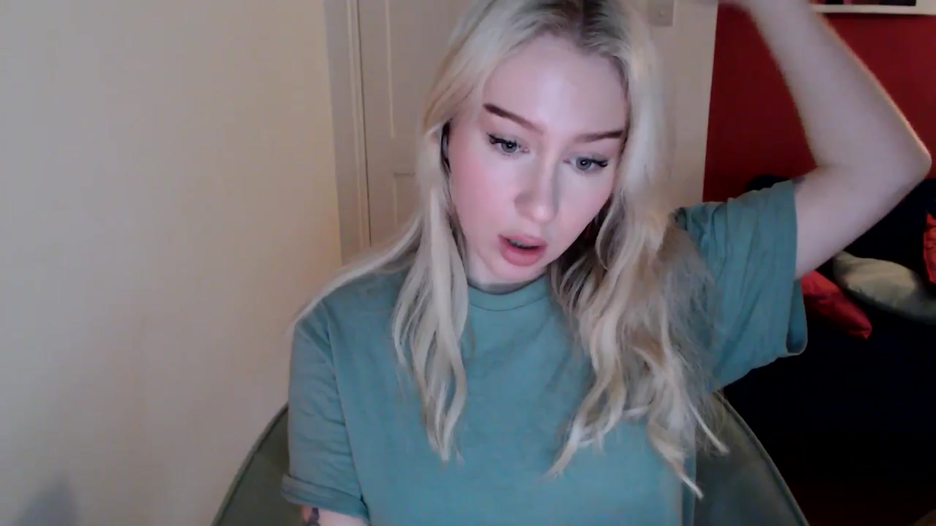 Gallery image thumbnail from PetiteAvax's myfreecams stream on, 12/21/2024, 10:24 image 18 of 20