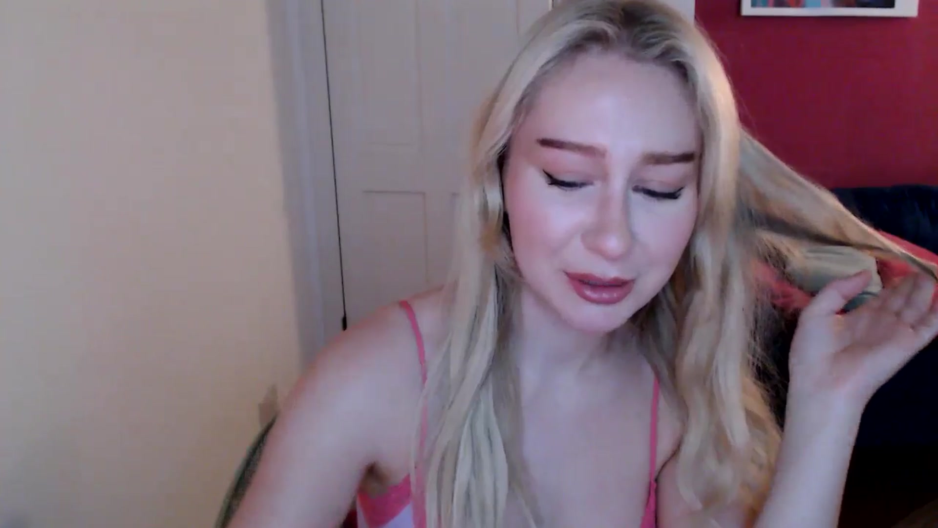 Gallery image thumbnail from PetiteAvax's myfreecams stream on, 12/21/2024, 22:08 image 7 of 20