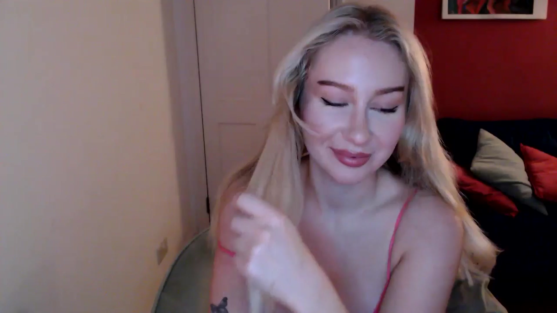 Gallery image thumbnail from PetiteAvax's myfreecams stream on, 12/21/2024, 22:08 image 10 of 20