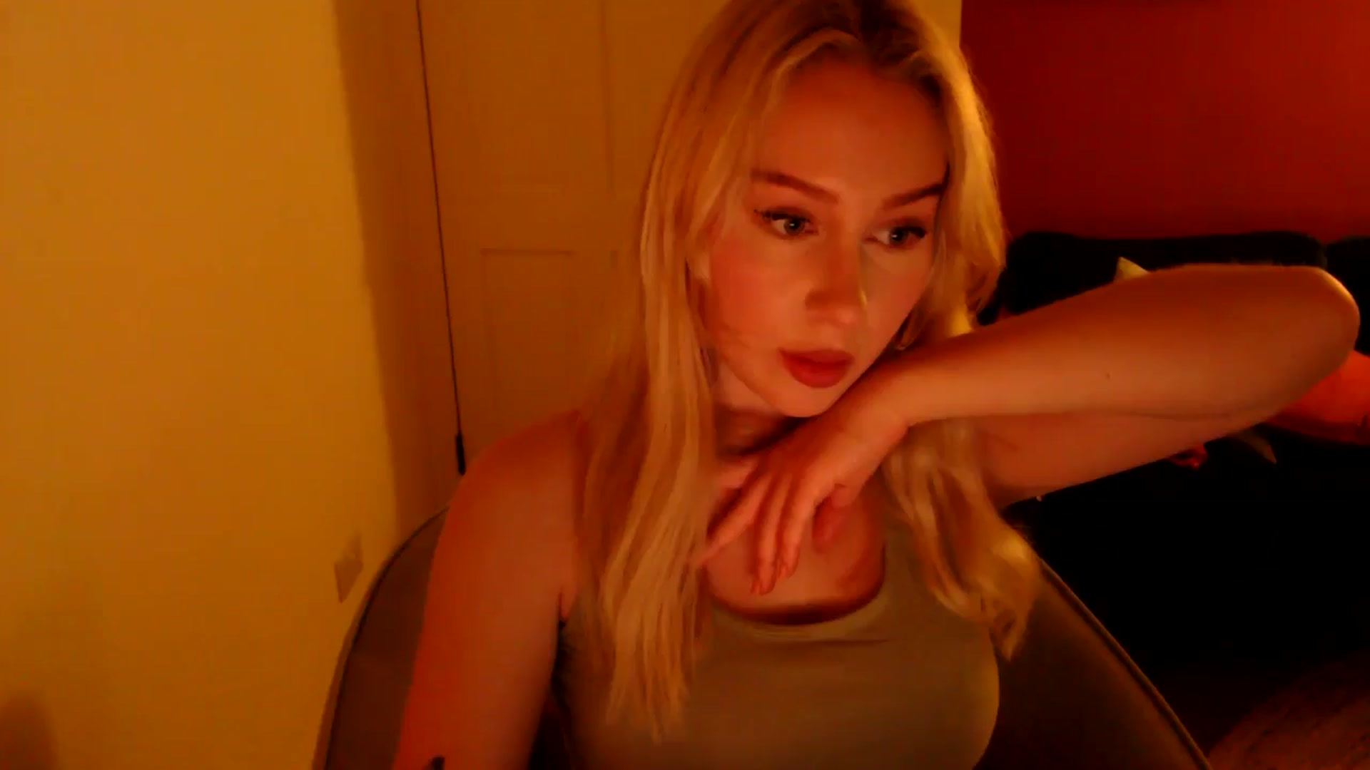 Gallery image thumbnail from PetiteAvax's myfreecams stream on, 12/21/2024, 22:08 image 1 of 20