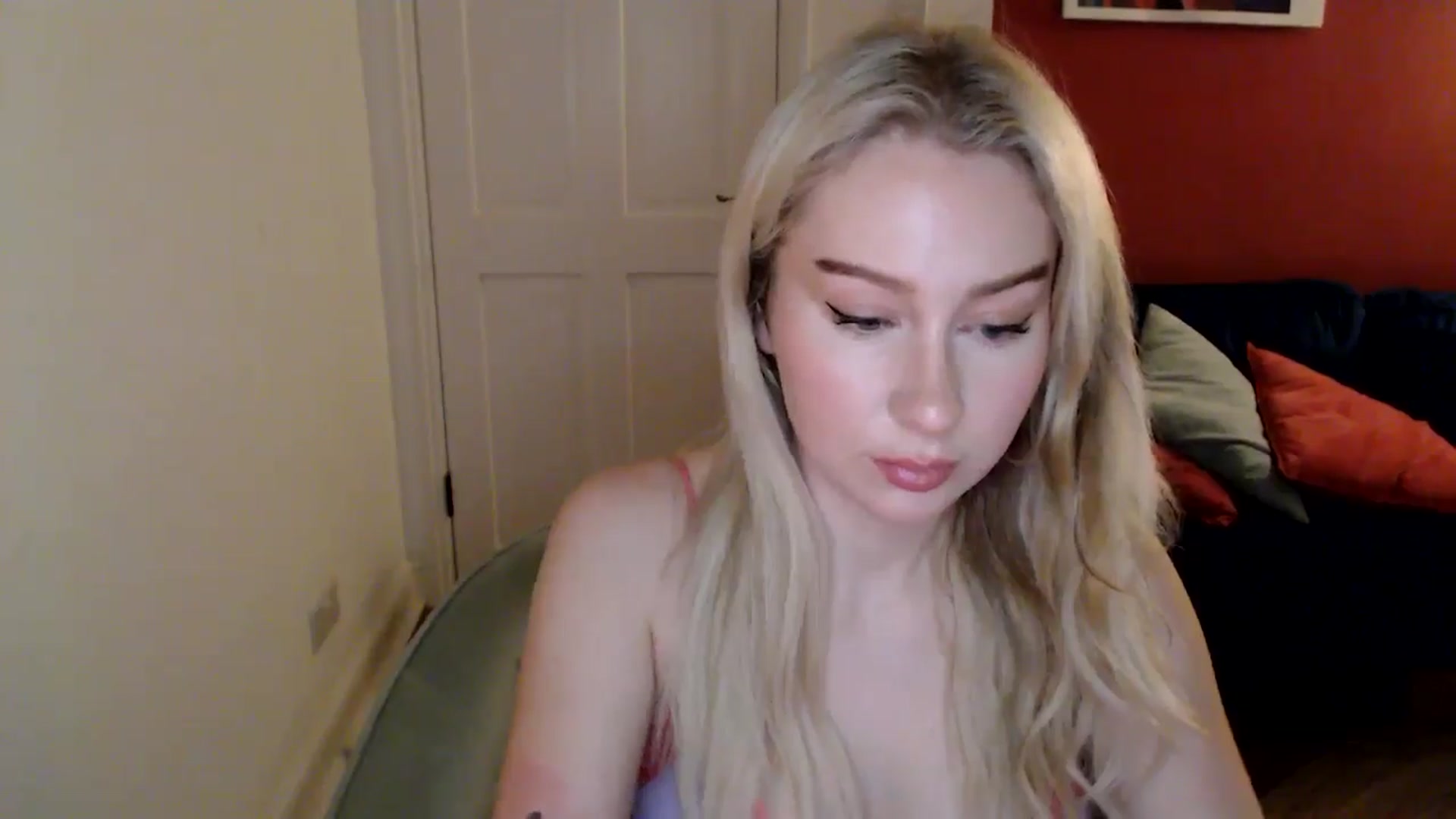 Gallery image thumbnail from PetiteAvax's myfreecams stream on, 12/21/2024, 23:04 image 13 of 20