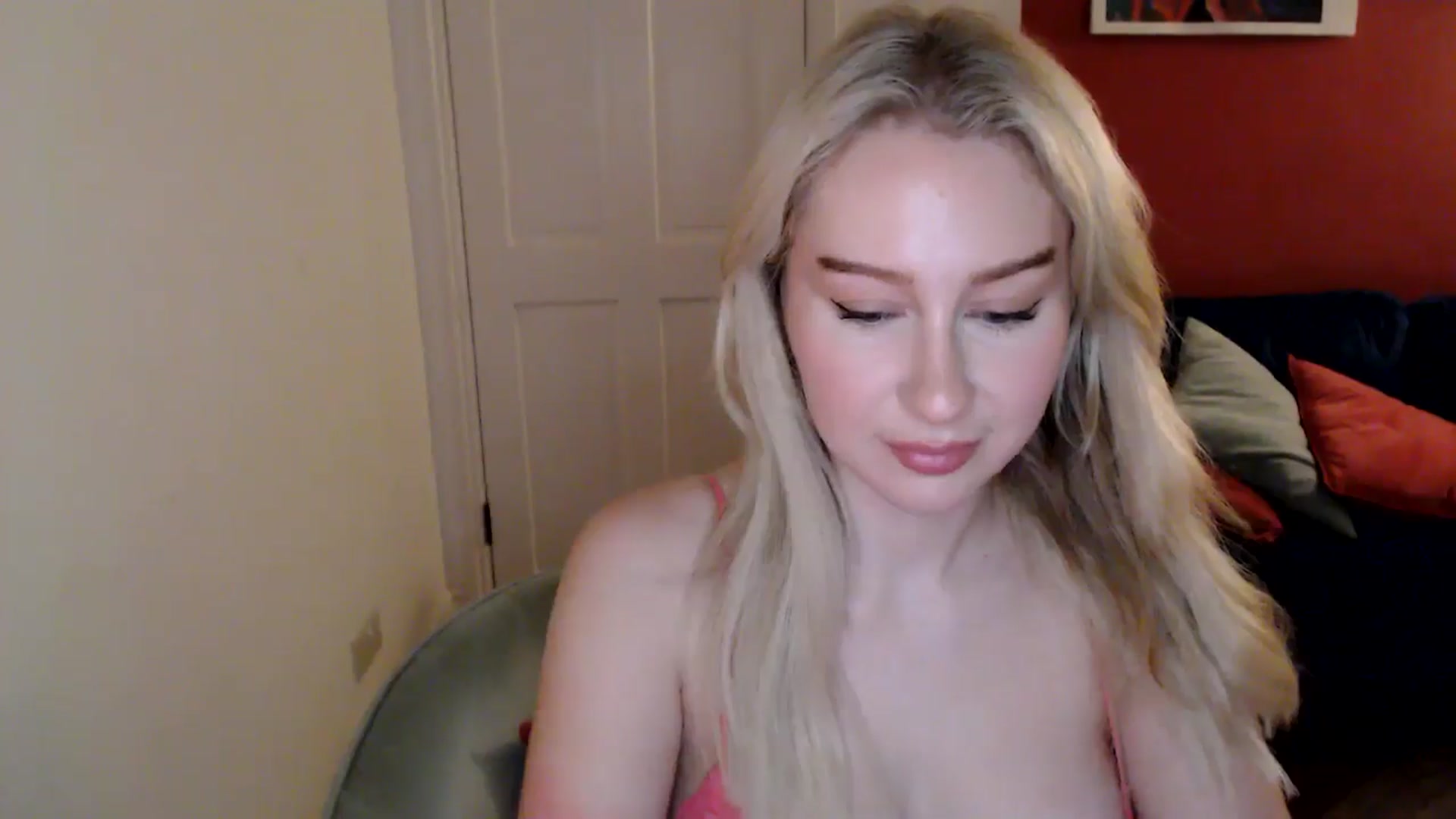 Gallery image thumbnail from PetiteAvax's myfreecams stream on, 12/21/2024, 23:04 image 6 of 20