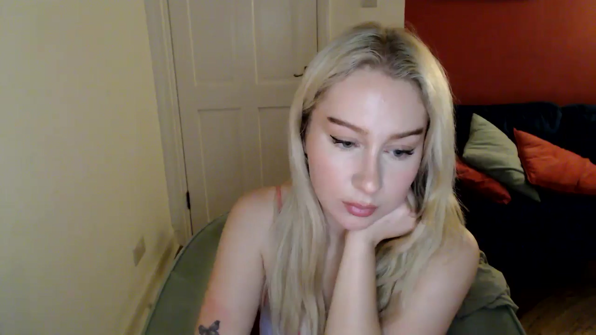 Gallery image thumbnail from PetiteAvax's myfreecams stream on, 12/21/2024, 23:04 image 12 of 20