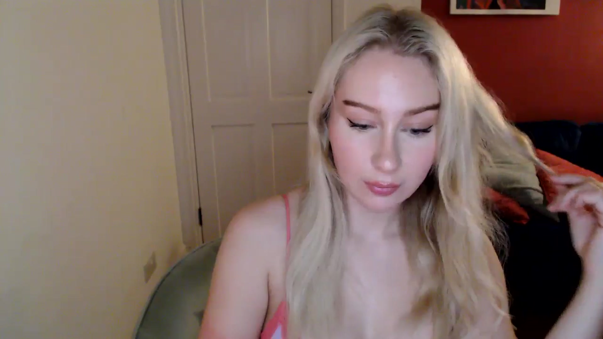 Gallery image thumbnail from PetiteAvax's myfreecams stream on, 12/21/2024, 23:04 image 9 of 20
