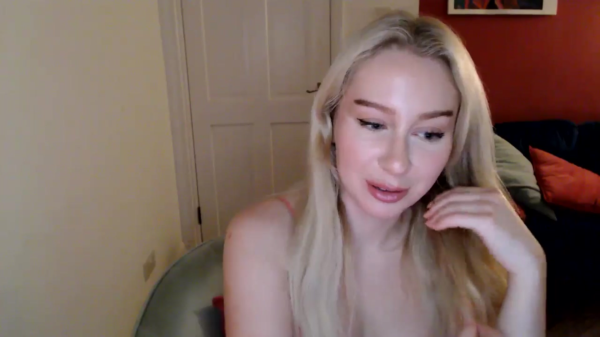Gallery image thumbnail from PetiteAvax's myfreecams stream on, 12/21/2024, 23:04 image 8 of 20