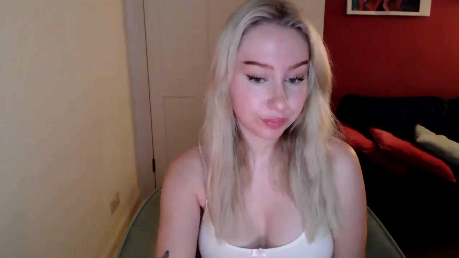 Gallery image thumbnail from PetiteAvax's myfreecams stream on, 12/22/2024, 22:00 image 2 of 20