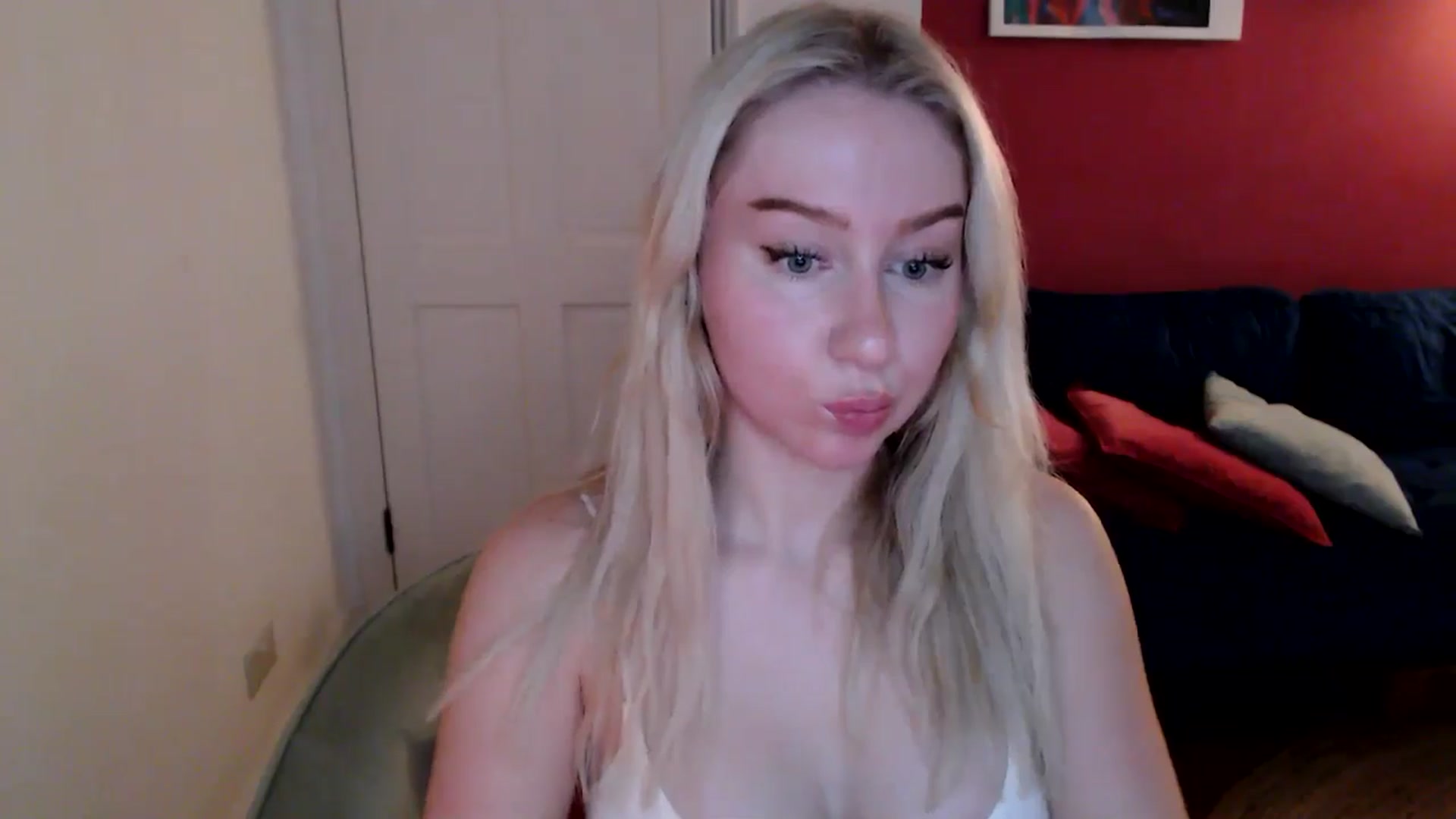 Gallery image thumbnail from PetiteAvax's myfreecams stream on, 12/22/2024, 22:00 image 13 of 20